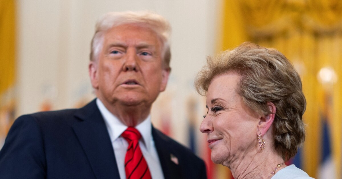 Администрацията на Доналд Тръмп замрази милиарда долари финансиране за най-престижните