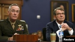 جنرال جوزیف دنفورد در نشست خبری مشترک با اشتون کارتر وزیر دفاع ایالات متحده در وزارت دفاع امریکا
