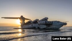  Снимка на руския летящ транспортен съд “Екраноплан ”, направена от Лана Сатор 