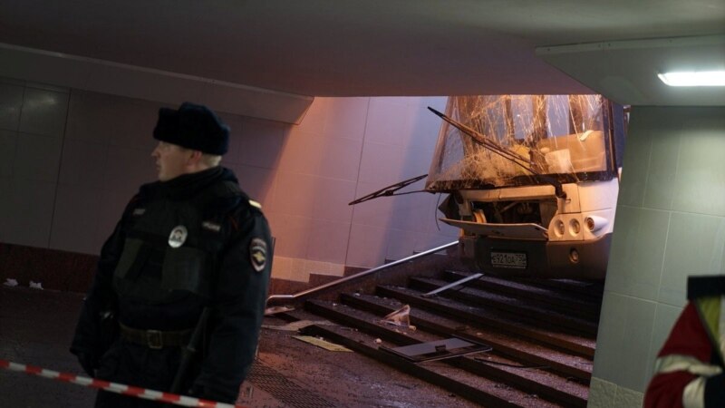 Шофер съехавшего в подземный переход автобуса в Москве - под домашним арестом