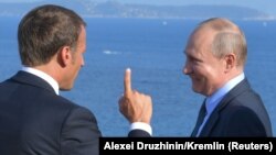 Vladimir Putin în vizită la Emmanuel Macron, la Fort Bregançon în sudul Franței, 19 august, 2019