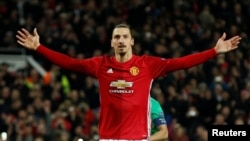 Zlatan Ibrahimović egy gólját ünnepli a Manchester United színeiben 2017. február 16-án. 