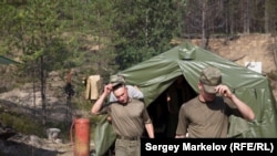 Розкопки в урочищі Сандормох, де поховані жертви Великого терору, ведуть російські солдати