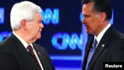 Политики-республиканцы Ньют Гингрич (слева) и Митт Ромни
