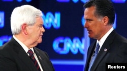 U.S. -- Republican presidential candidates Newt Gingrich (L) and Mitt Romney during a break in the Republican presidential candidates debate in Jacksonville, Florida, 26Jan2012