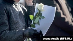 Marija Vasić se bavi kulturom sećanja o Holokaustu, a o Novosadskoj raciji objavila je knjige "Kada bog zažmuri" i "Pismo na šinama".(FOTO: Obilježavanje Međunarodnog dana sećanja na žrtve holokausta 27. januara 2016.)
