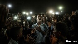 Фотографија од еден од протестите против воениот конфликт во Судан, наградена како Фотографија на годината 2020 од Ворлд Прес Фото.