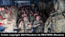Britanski vojnici na posljednjem letu iz Afganistana 28. avgusta.