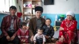 Абдулнасир Эмин уулунун үй-бүлөсү.&nbsp;Азыркы аялынан (Шаарбүбү) үч баласы, мурдагы аялынан үч баласы бар. Бир уулун үйлөндүрүп, Памирде калтырган.