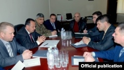 Armenia - Senior Armenian and Ukrainian defense officials meet in Yerevan, 19Apr2016.