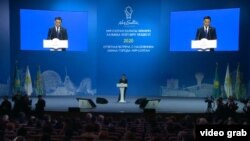 Аким Нур-Султана Алтай Кульгинов во время отчетной встречи с населением. Нур-Султан, 12 февраля 2020 года.