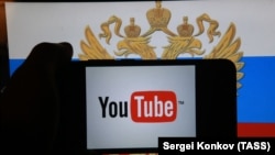 Ранее Роскомнадзор потребовал от Youtube удалить три видео с канала Навального