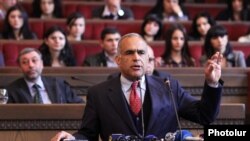 Armenia - Zharangutyun (Heritage) party leader Raffi Hovannisian addresses a congress of the opposition Free Democtats party in Yerevan, 16March2012.