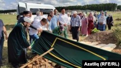 Альмиру Адиатуллину похоронили на мусульманском кладбище в Казани