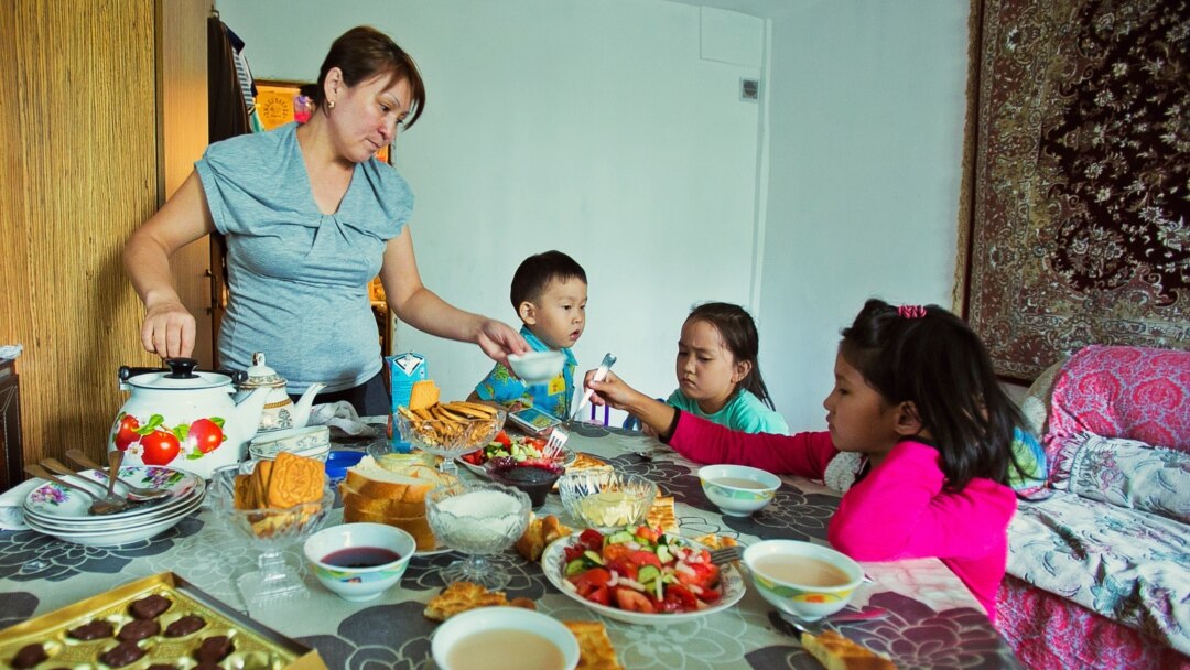 Фитинг бөлмесінде жасырын камера юбка порно Әйел презервативі секс туралы бейне