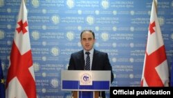 Мэру все же дали определенный срок на решение серьезных проблем. Однако если этого не произойдет, существует вероятность, что Нармания вынудят покинуть пост по своему желанию