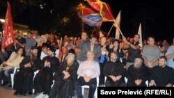 Mitropolit Amfilohije i srpski velikodostojnici na protestu DF-a 4. oktobra 2015