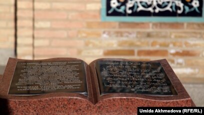 Жалаңаш фотосуреттер мен мотоциклдер