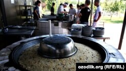 Uzbekistan - "Central Asian pilaf centre" (osh, plov - uzbek national food) in Tashkent, 07 June 2012
