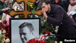 На гроба на Алексей Навални в Москва.