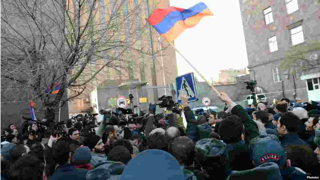 Акция протеста перед зданием российского посольства в Ереване. 15 января