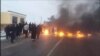 Жители одной из махаллей Музрабатского района Сурхандарьинской области организовали протест из-за отключения электроэнергии и подожгли шины.