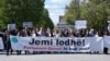 U glavnom gradu Kosova, Prištini, desetine radnika protestovale su u petak, 1. maja, zahtijevajući bolje uslove rada.