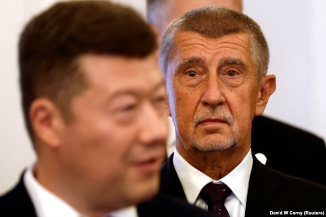 Томіо Окамура (ліворуч) та прем’єр-міністр Чехії Андрей Бабіш