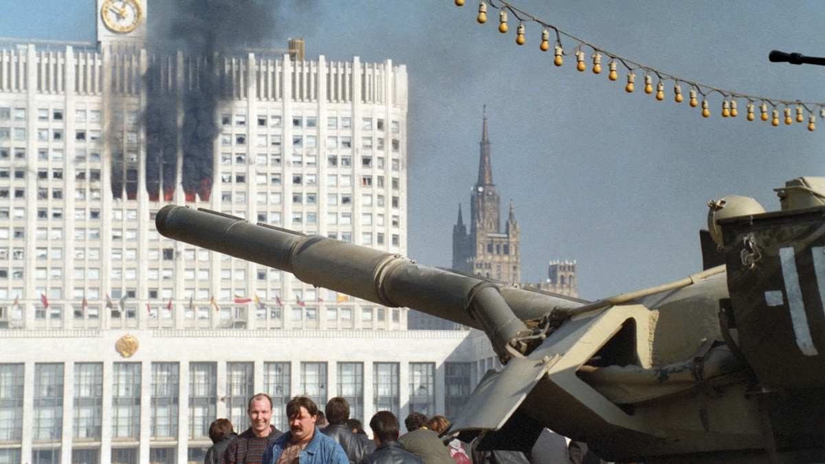 «Ребят, мы за Ельцина или за кого?»: монолог танкиста, участвовавшего в расстреле Белого дома
