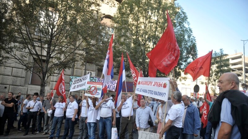 Serbiýanyň hökümte garşy demonstrasiýaçylary protesti şäher geňeşiniň binasyna, Pink TW-a ýetirdiler