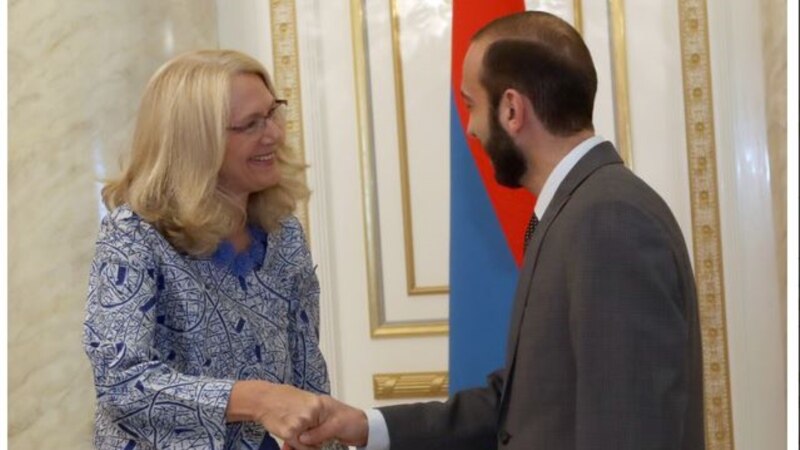 Արարատ Միրզոյանն ու Դեբորա Գրիսերին քննարկել են ԱՄՆ ՄԶԳ աջակցությունն ընտրական գործընթացներում Արարատ Միրզոյանն ու Դեբորա Գրիսերին քննարկել են ԱՄՆ ՄԶԳ աջակցությունն ընտրական գործընթացներում