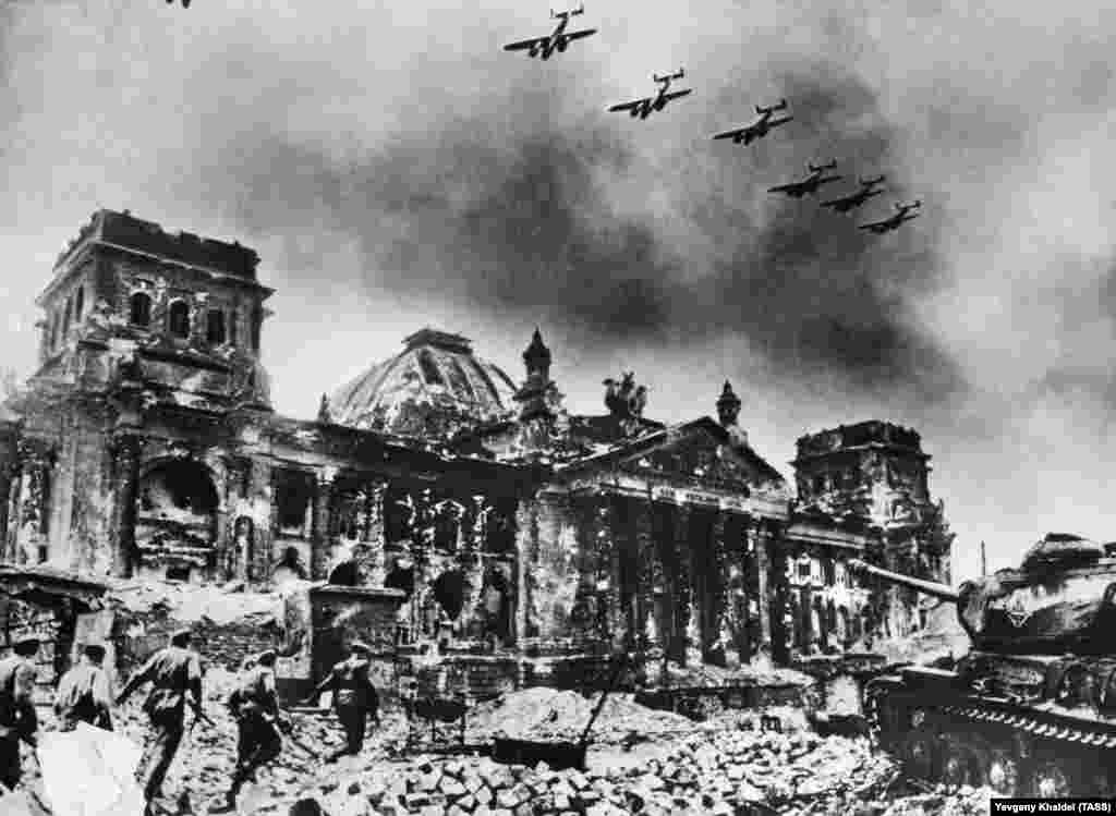 Even the legendary Soviet photojournalist Yevgeny Khaldei admitted to altering photographs when his editors required it. In this image, a fleet of Soviet bombers swoop above Germany&rsquo;s Reichstag as the Red Army battles its way through Berlin.