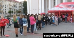 Гарадзенцы стаяць па бясплатную кока-колу