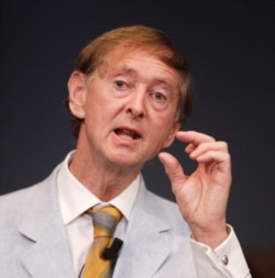 Profesor John Oxford, profesor emeritus virologije na Univerzitetu u Londonu