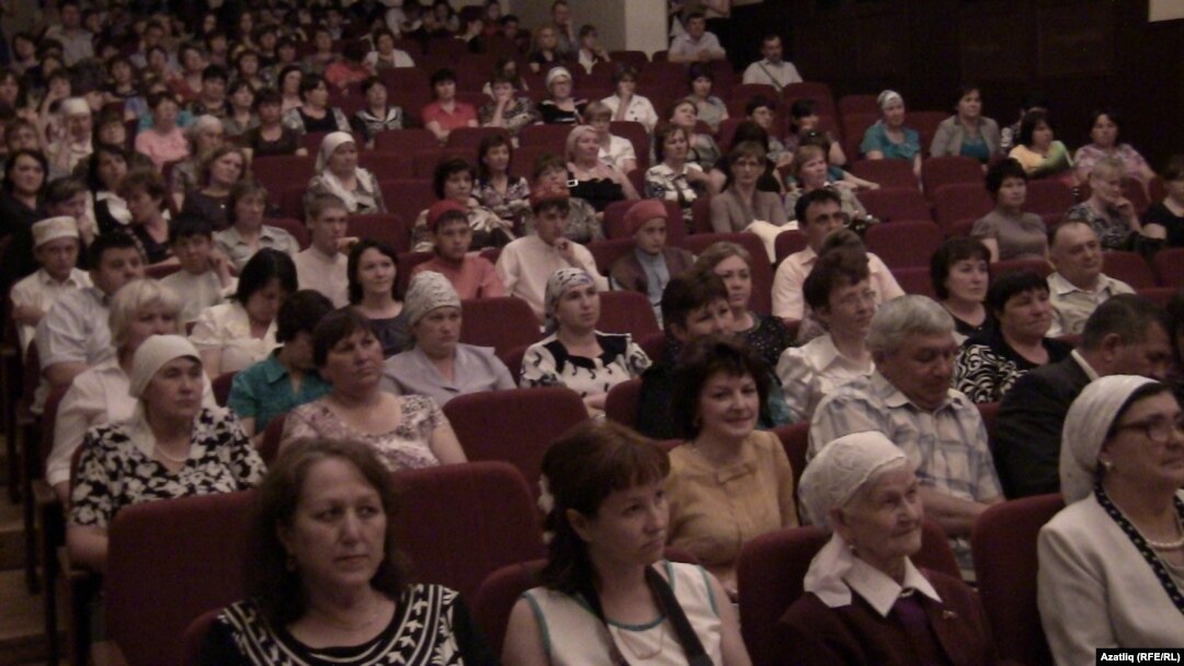 Китапны тәкъдим итү кичәсенә килүчеләр