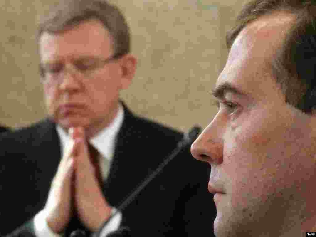 Russian President Dmitry Medvedev and Finance Minister Aleksei Kudrin at a government meeting on September 26 that led to Kudrin's exit. (ITAR-TASS/Yekaterina Shtukina)