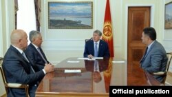 Алмазбек Атамбаев с лидерами парламентских фракций.