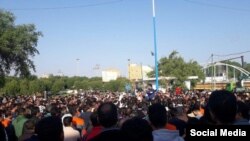 İranda Ahvaz polad zavodunun işçiləri etiraz edir