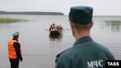 Пошуково-рятувальна операція в районі озера Сямозеро в Карелії, на якому у туристичному поході під час шторму загинули діти. 19 червня 2016 року