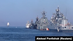 Российское военные корабли на рейде Севастополя