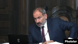 Премьер-министр Армении Никол Пашинян на заседании правительства, Ереван, 18 июля 2019 г.