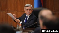 Президент Армении Серж Саргсян на совещании в правительстве, 15 сентября 2012 г.