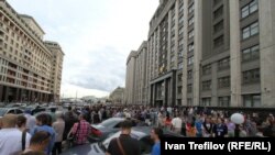 Акция в поддержку Навального и Офицерова в Москве