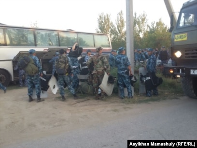 Шұлық киген қызының порно видеосы