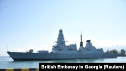 Британський есмінець Defender у порту Батумі, червень 2021 року