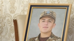 Ermənistanda əsgər ölümü - nazir təkzib, ana etiraz edir 