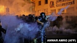 درگیری بین معترضان و نیروهای امنیتی در بیروت برای دومین شب متوالی ادامه یافت.