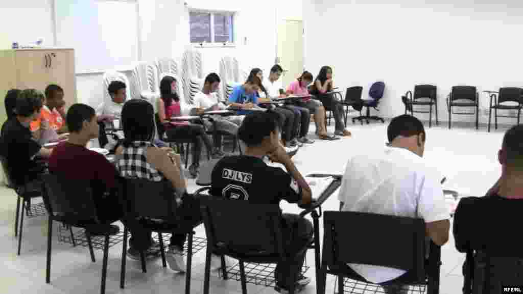 Paraisapolis Community Program #19