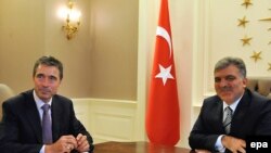 Preşedintele turc Abdullah Gul şi Secretarul General NATO Anders Fogh Rasmussen la Ankara