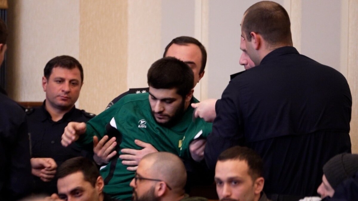 მოსამართლე შვანგირაძემ რეზო კიკნაძე სხდომათა დარბაზიდან გააძევა